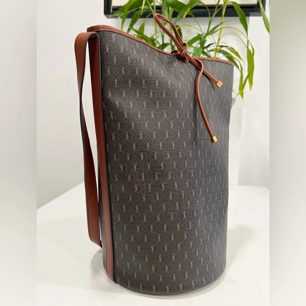 Saint Laurent Le Monogramme leather-trimmed printed coated-canvas bucket bag - Picture 4 of 16